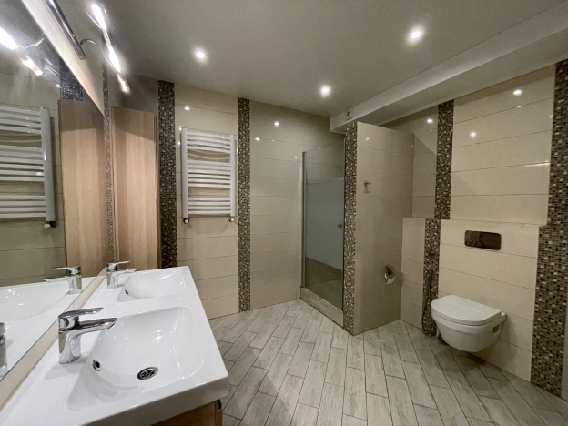 Купить трехкомнатную квартиру в районе Центральный в Калининграде. Вариант № 5957, 24, площадь -  квм, цена 13500000 рублей