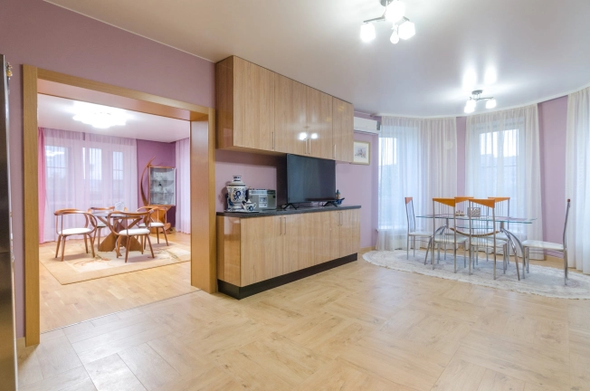 Купить четырехкомнатную квартиру в Вологде. Вариант № 14804, 14, площадь -  квм, цена 33250000 рублей