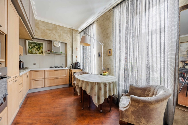 Купить трехкомнатную квартиру в районе Центральный в Санкт-Петербурге. Вариант № 220589, 2, площадь -  квм, цена 18500000 рублей