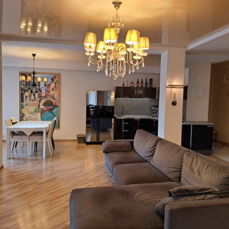 Купить трехкомнатную квартиру в Омске. Вариант № 22902, 3, площадь -  квм, цена 13000000 рублей