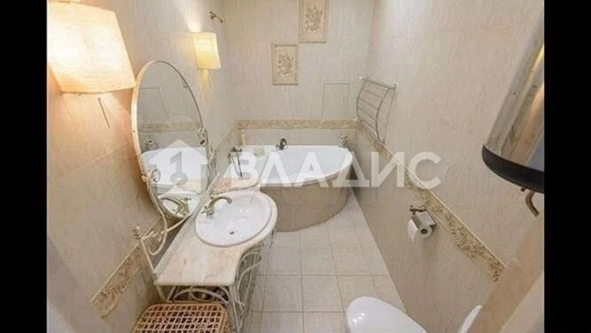 Купить трехкомнатную квартиру в Ростовской области. Вариант № 1795892, 13, площадь -  квм, цена 17200000 рублей