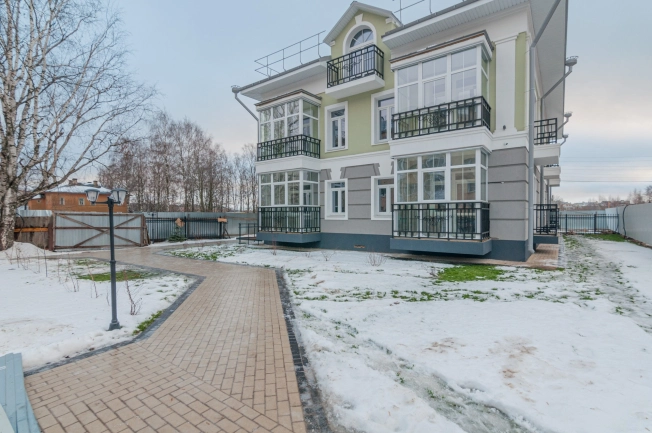 Купить четырехкомнатную квартиру в Вологде. Вариант № 21004, 0, площадь -  квм, цена 18000000 рублей