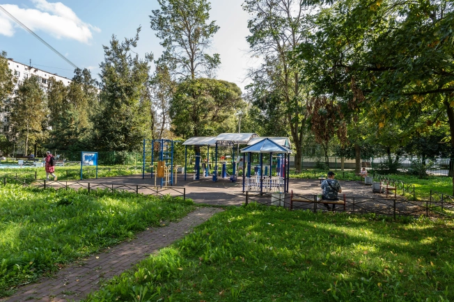 Купить многокомнатную квартиру в районе Невский в Санкт-Петербурге. Вариант № 30454, 33, площадь -  квм, цена 9800000 рублей