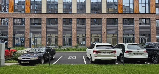 Купить трехкомнатную квартиру в районе Василеостровский в Санкт-Петербурге. Вариант № 2654940, 6, площадь -  квм, цена 35000000 рублей