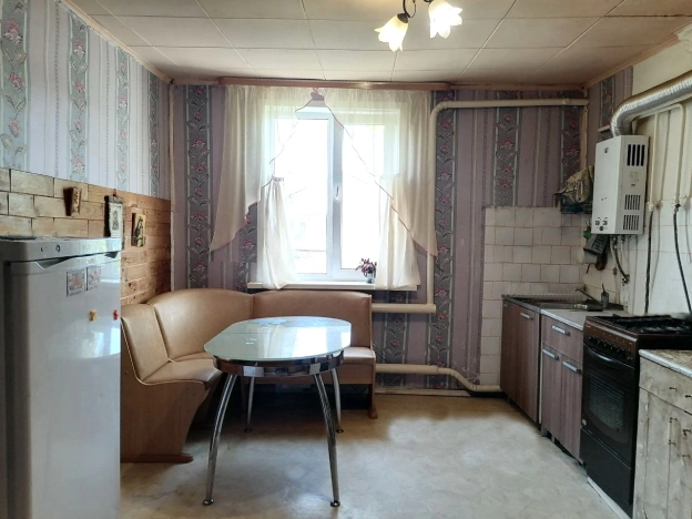 Купить многокомнатную квартиру на вторичке в Калужской области. Вариант № 13352, 10, площадь -  квм, цена 1700000 рублей