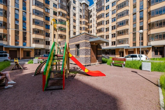 Купить однокомнатную квартиру на вторичке у метро Проспект Ветеранов в Санкт-Петербурге. Вариант № 60906, 15, площадь -  квм, цена 5250000 рублей