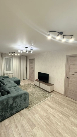 Купить трехкомнатную квартиру в Микрорайоне 8-й, Элиста в Элисте. Вариант № 8869992, 17, площадь -  квм, цена 6400000 рублей