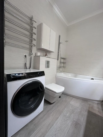 Купить трехкомнатную квартиру в Ростовской области. Вариант № 8428443, 16, площадь -  квм, цена 23000000 рублей