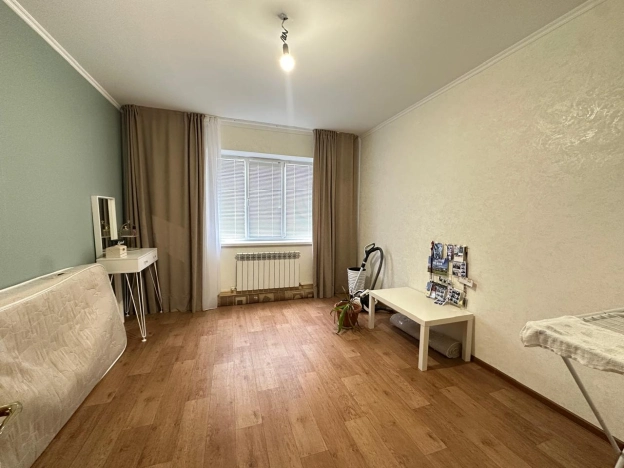 Купить трехкомнатную квартиру в Микрорайоне 8-й, Элиста в Элисте. Вариант № 7861639, 5, площадь -  квм, цена 8900000 рублей