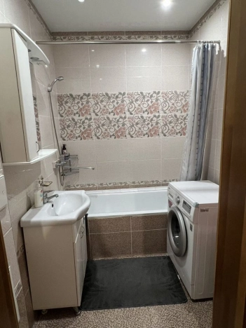 Снять квартиру у метро Площадь Маркса в Новосибирске. Вариант № 9547507, 4, площадь -  квм, цена 42000 рублей