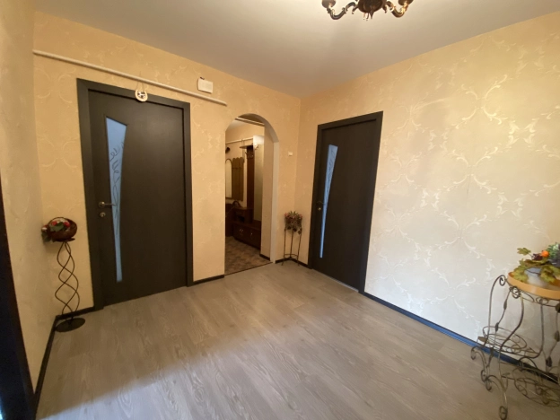 Купить четырехкомнатную квартиру в Калининграде. Вариант № 8129737, 9, площадь -  квм, цена 7799000 рублей