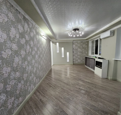 Купить трехкомнатную квартиру в Ростовской области. Вариант № 10396641, 5, площадь -  квм, цена 16450000 рублей