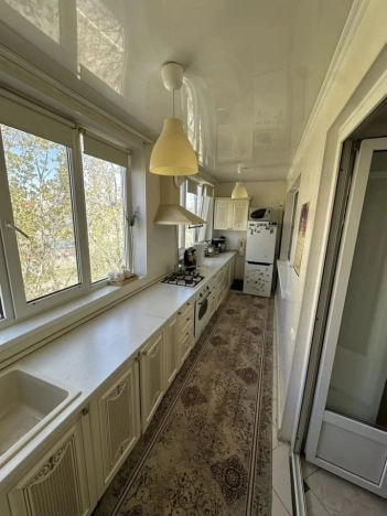 Купить трехкомнатную квартиру на улице 6-я Линия в Ростовской области. Вариант № 3435168, 4, площадь -  квм, цена 5800000 рублей