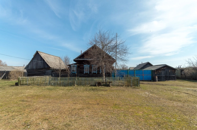 Купить дом на улице Центральная в Тюменской области. Вариант № 6952, 1, площадь -  квм, цена 900000 рублей