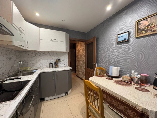 Купить трехкомнатную квартиру в Новосибирске. Вариант № 9062919, 1, площадь -  квм, цена 6800000 рублей