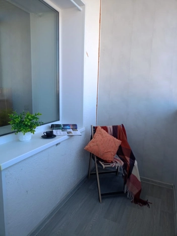 Купить двухкомнатную квартиру на улице Перелёта в Омске. Вариант № 8599, 15, площадь -  квм, цена 9150000 рублей