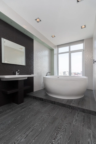 Купить двухкомнатную квартиру на улице 10 лет Октября в Омске. Вариант № 5498, 18, площадь -  квм, цена 12600000 рублей