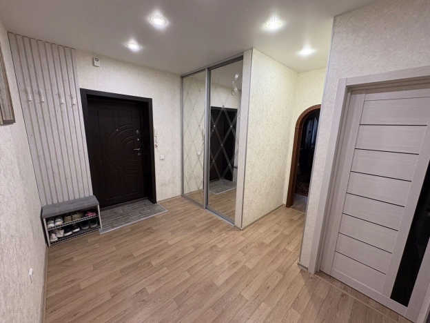 Купить двухкомнатную квартиру в Новосибирске. Вариант № 9553593, 7, площадь -  квм, цена 8600000 рублей