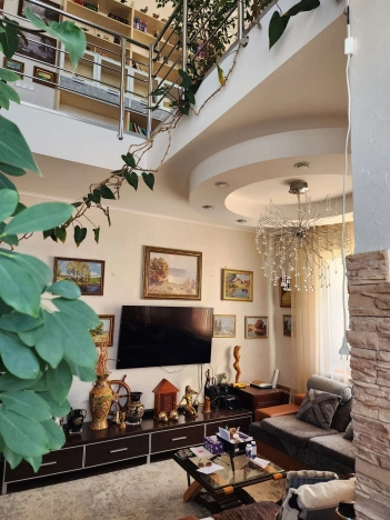 Купить дом на улице Тургенева в Новосибирске. Вариант № 7273956, 9, площадь -  квм, цена 90000000 рублей