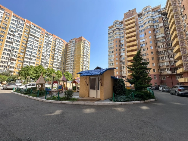 Купить квартиру на улице Атарбекова в Краснодаре. Вариант № 2540190, 33, площадь -  квм, цена 21000000 рублей