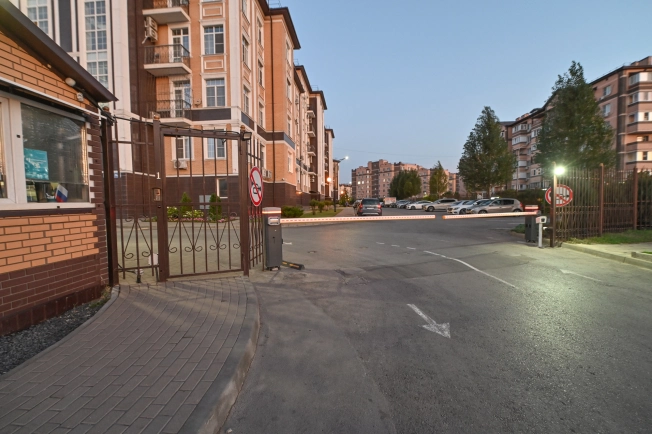 Купить трехкомнатную квартиру в Ростовской области. Вариант № 2897338, 22, площадь -  квм, цена 18400000 рублей