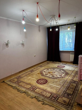 Купить трехкомнатную квартиру в районе Калининский в Новосибирске. Вариант № 3995681, 17, площадь -  квм, цена 3750000 рублей