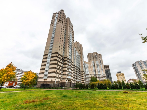 Купить трехкомнатную квартиру у метро Гражданский проспект в Санкт-Петербурге. Вариант № 18163, 40, площадь -  квм, цена 23900000 рублей
