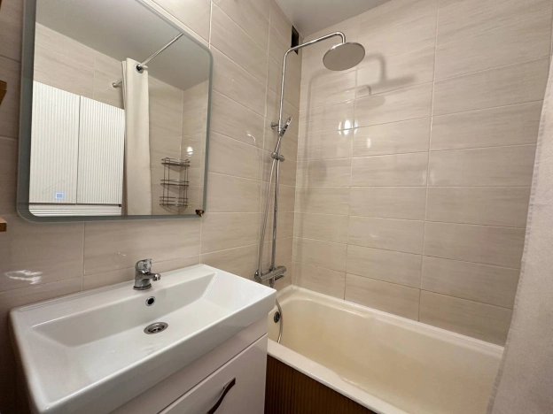 Купить однокомнатную квартиру в районе Приморский в Санкт-Петербурге. Вариант № 8409641, 16, площадь -  квм, цена 10850000 рублей