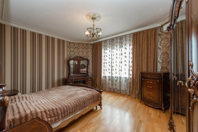 Купить дом в районе Пролетарский в Ростове-на-Дону. Вариант № 26740, 3, площадь -  квм, цена 27000000 рублей