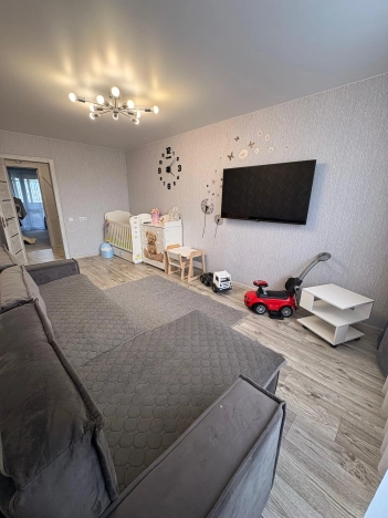 Купить трехкомнатную квартиру на улице Связистов в Новосибирске. Вариант № 6960, 6, площадь -  квм, цена 5800000 рублей