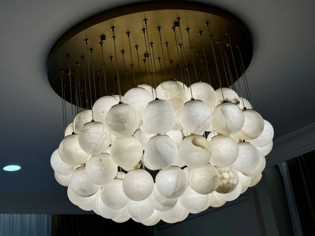 Купить двухкомнатную квартиру на вторичке у метро Молодежная в Москве. Вариант № 53318, 9, площадь -  квм, цена 44800000 рублей