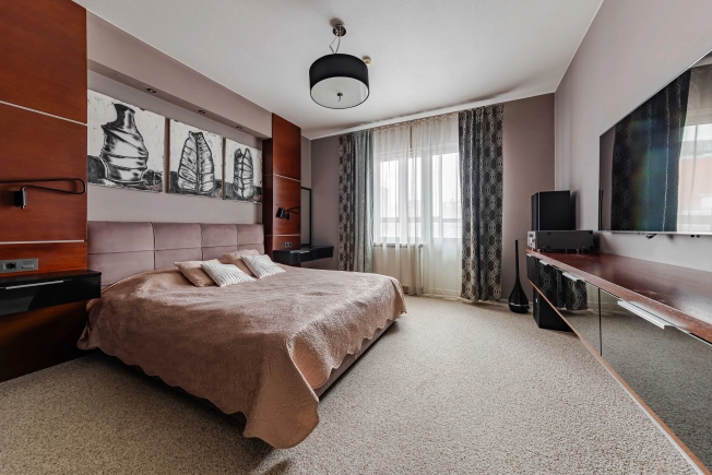 Купить трехкомнатную квартиру в Санкт-Петербурге. Вариант № 9367955, 5, площадь -  квм, цена 23000000 рублей