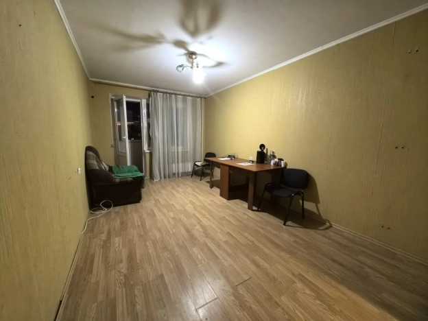 Купить трехкомнатную квартиру на вторичке в Микрорайоне 8-й, Элиста в Элисте. Вариант № 32016, 1, площадь -  квм, цена 4780000 рублей