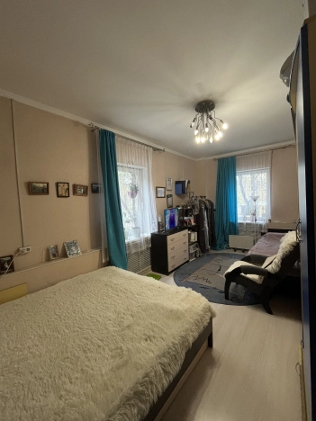 Купить квартиру на вторичке в Иркутске. Вариант № 6828791, 4, площадь -  квм, цена 5300000 рублей