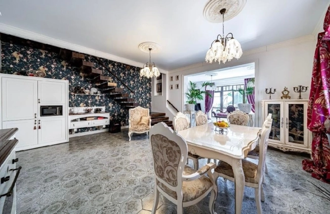 Купить таунхаус в Москве. Вариант № 8614900, 3, площадь -  квм, цена 100000000 рублей