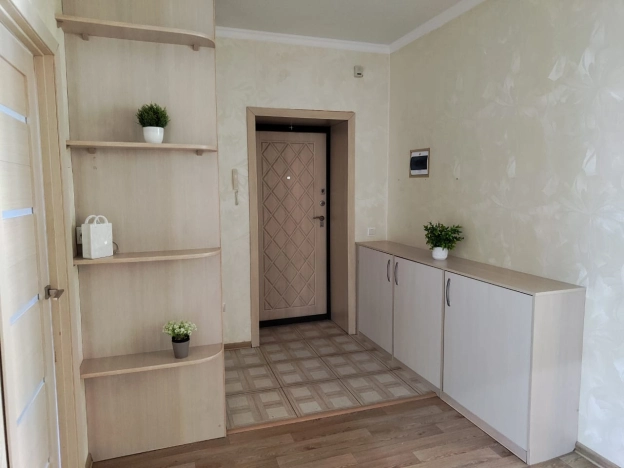 Купить двухкомнатную квартиру на улице Перелёта в Омске. Вариант № 8599, 3, площадь -  квм, цена 9150000 рублей