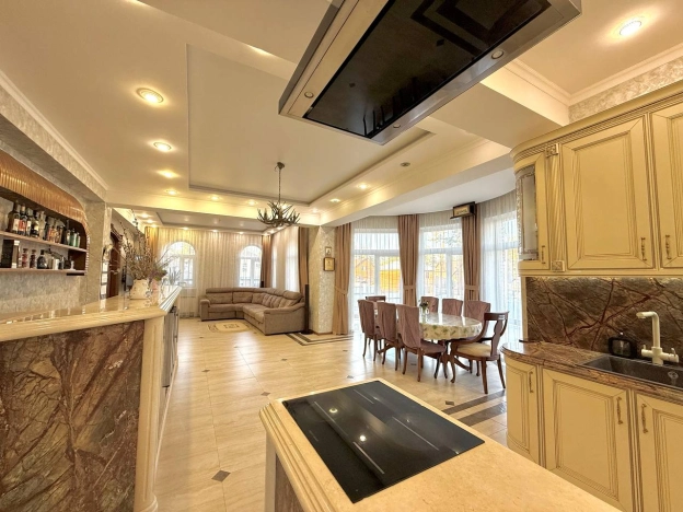 Купить дом на улице Административная в Иркутской области. Вариант № 7253646, 3, площадь -  квм, цена 39500000 рублей