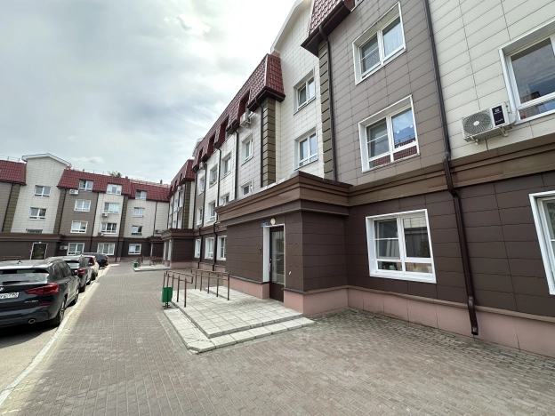 . Вариант № 46930, 25, площадь - 52 квм, цена 10999999 рублей