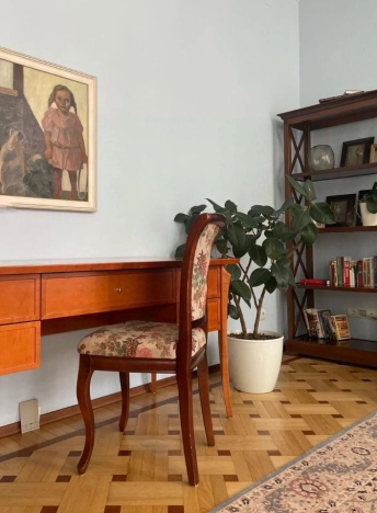 Купить однокомнатную квартиру на вторичке у метро Василеостровская в Санкт-Петербурге. Вариант № 436594, 15, площадь -  квм, цена 24750000 рублей