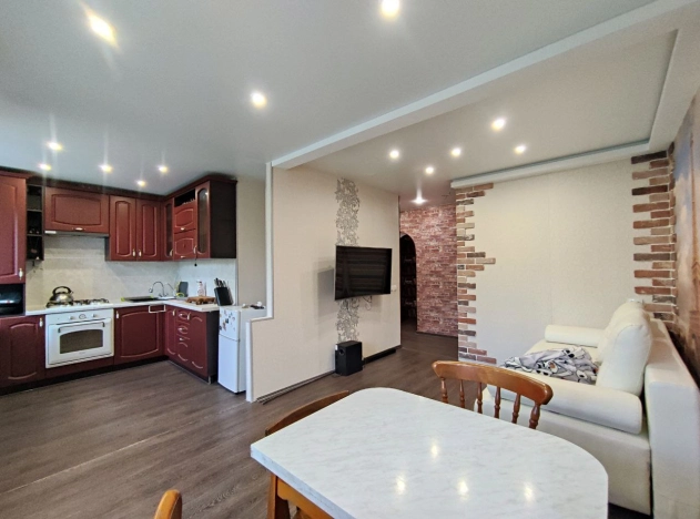 Купить трехкомнатную квартиру в Иванове. Вариант № 9905, 0, площадь -  квм, цена 5500000 рублей