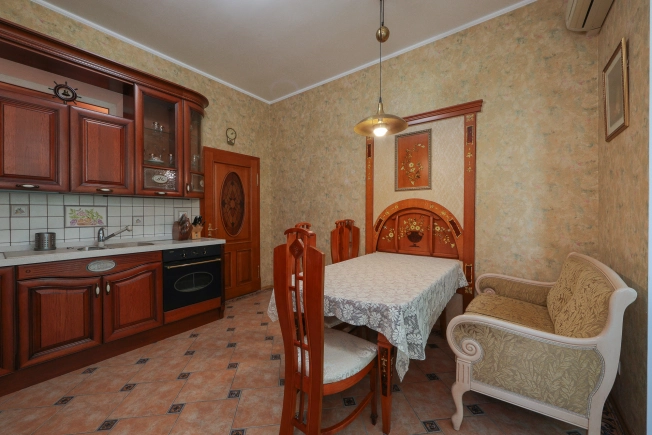 Снять квартиру на улице проспект Мира в Калининграде. Вариант № 5231646, 8, площадь -  квм, цена 140000 рублей