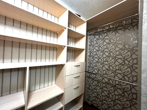 Купить двухкомнатную квартиру в Калужской области. Вариант № 9995485, 3, площадь -  квм, цена 4350000 рублей