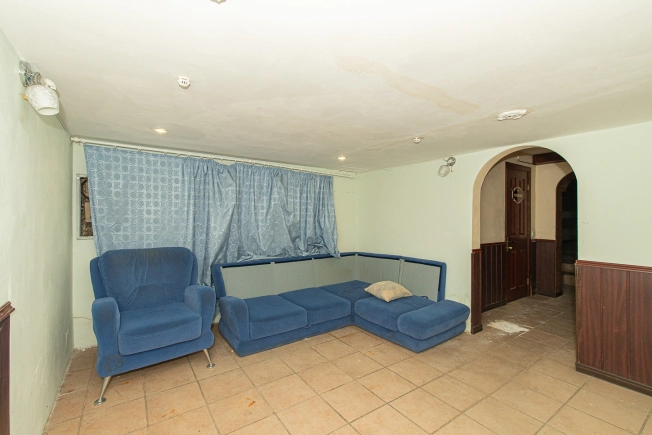 Купить торговые помещения в Владимире. Вариант № 2203, 14, площадь -  квм, цена 63000000 рублей