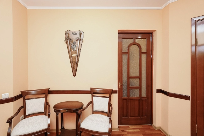 Купить трехкомнатную квартиру в Омске. Вариант № 8417924, 17, площадь -  квм, цена 18950000 рублей