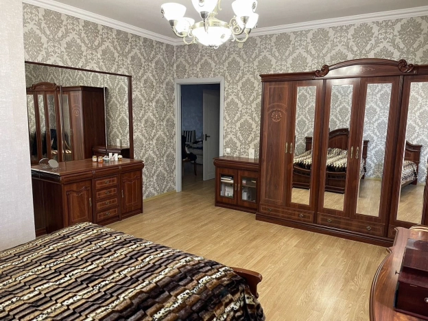 Купить четырехкомнатную квартиру в районе Сокол в Москве. Вариант № 34561, 7, площадь -  квм, цена 24000000 рублей