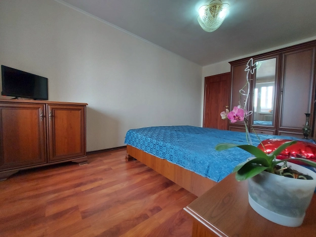 Купить трехкомнатную квартиру на вторичке на улице проспект Строителей в Пензе. Вариант № 32542, 5, площадь -  квм, цена 6284000 рублей