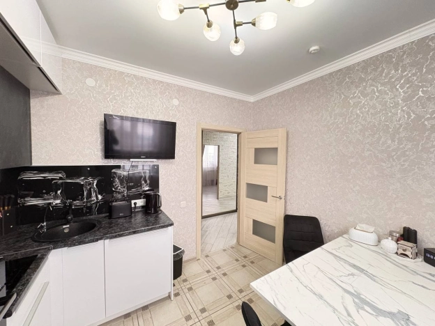 Купить квартиру в Тобольске. Вариант № 9489899, 1, площадь -  квм, цена 6000000 рублей