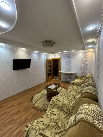 Снять квартиру в Тобольске. Вариант № 10425235, 4, площадь -  квм, цена 80000 рублей