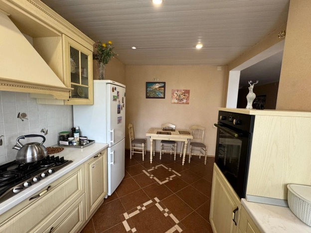 Купить квартиру в Брянской области. Вариант № 3330864, 3, площадь -  квм, цена 9000000 рублей