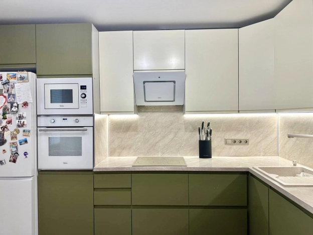 Купить двухкомнатную квартиру в Новороссийске. Вариант № 10636337, 1, площадь -  квм, цена 9700000 рублей